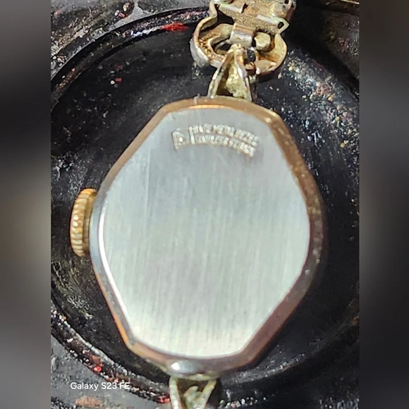 Vintage 40s or 50s Buren 17 Jewel Ladies watch - Picture 7 of 8